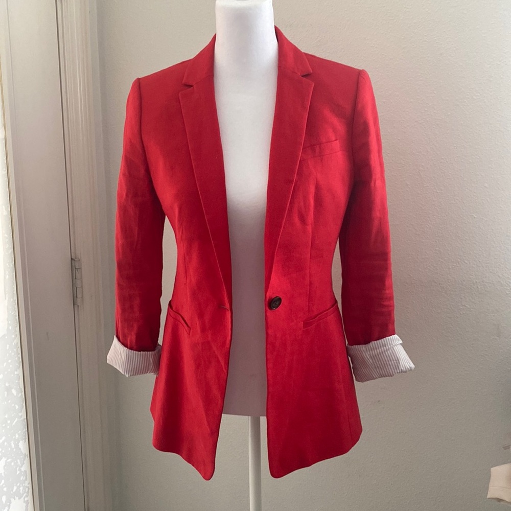 Banana Republic red linen blazer size 2. Excellent condition.
